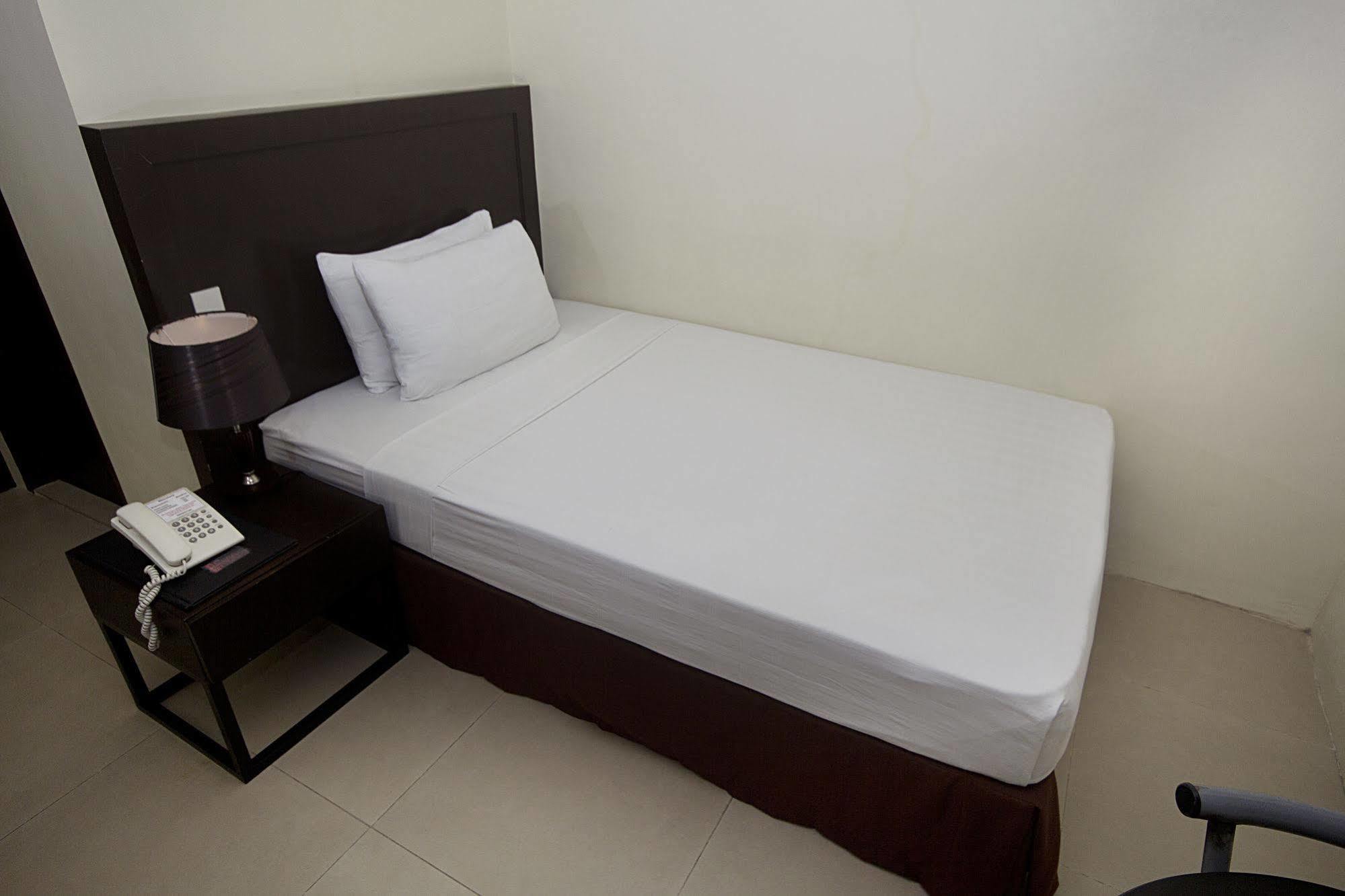 Mango Suites Tuguegarao City Exterior photo